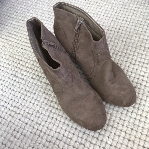 Francesca’s Brown Adrian western Ankle Bootie - Picture 4 of 8